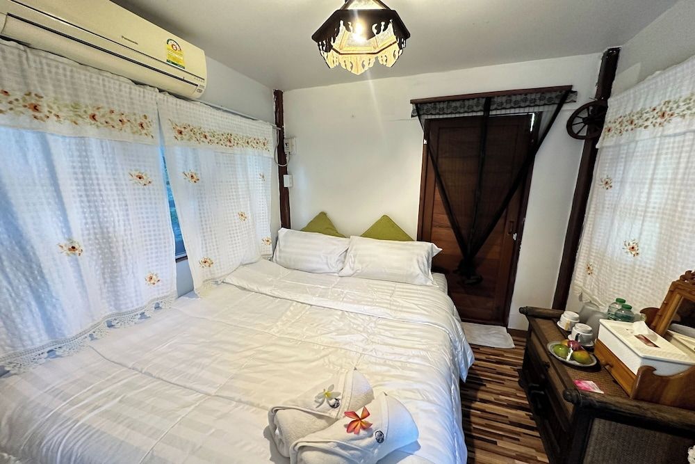 Baansuan Chomchun Standard Single Room with AC 5