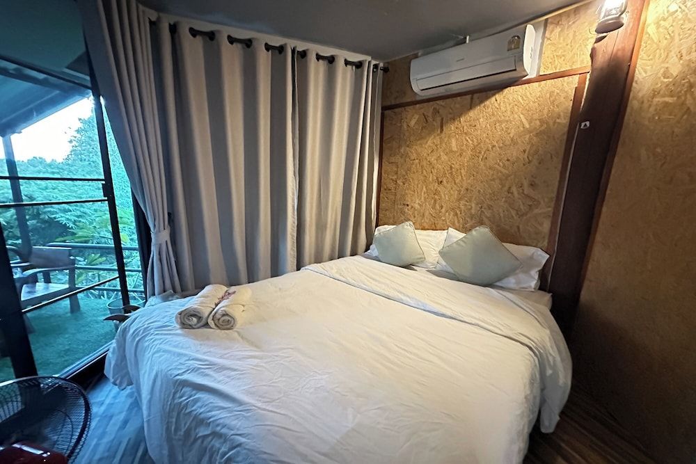 Baansuan Chomchun Tent for 2 Adults with AC 2