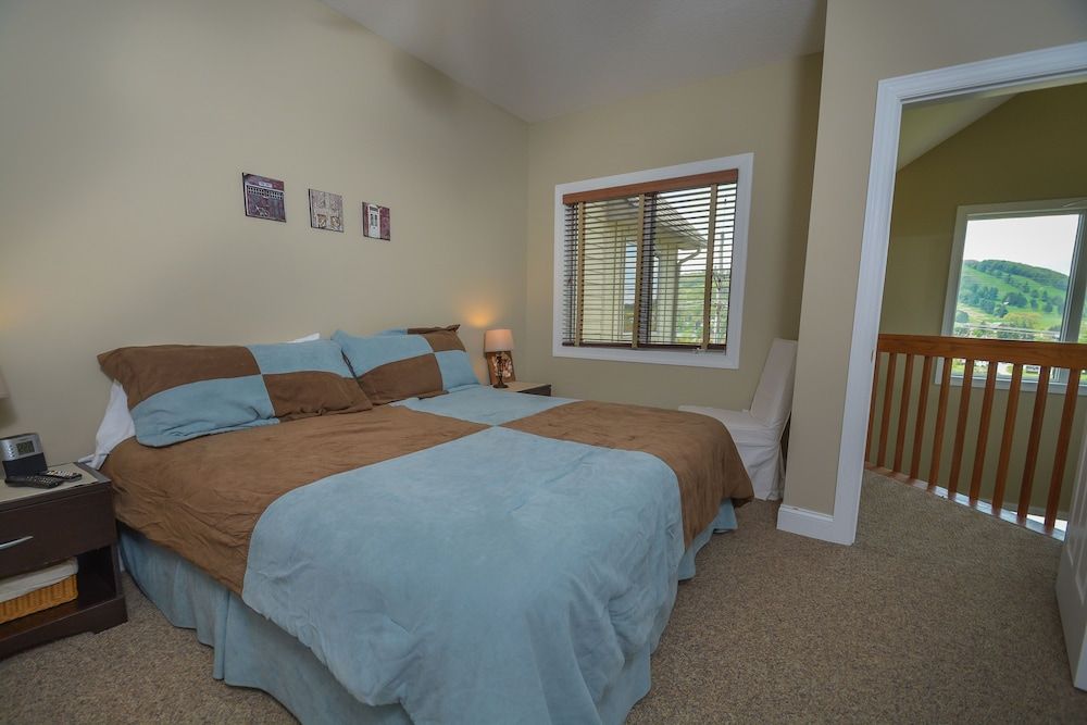 Townhome, 4 Bedrooms, Fireplace