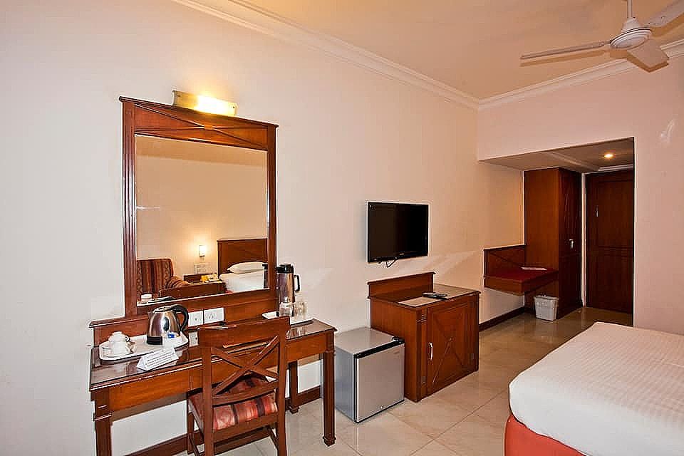 The President Hotel Deluxe Double Room 7