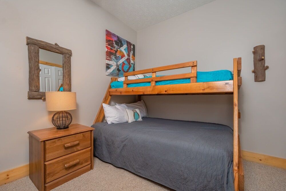 House, Multiple Beds, Fireplace, Mountain View