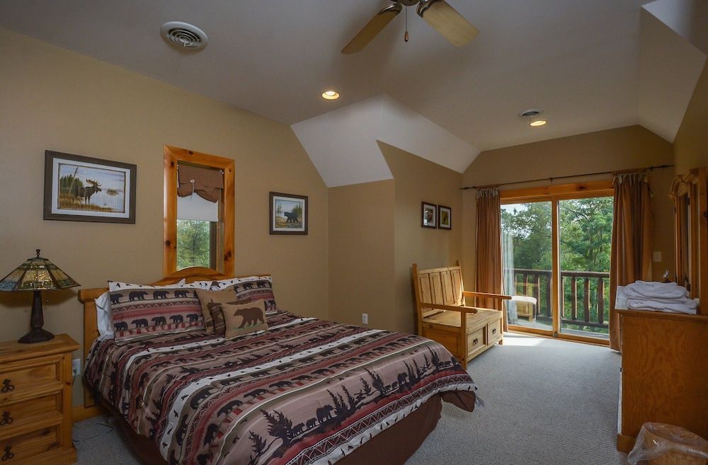 House, Multiple Beds, Hot Tub