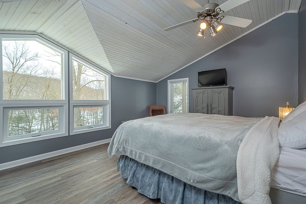 House, Multiple Beds, Hot Tub