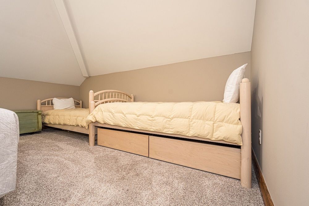 House, 4 King, 4 Twin and 2 Bunk Bed, Balcony/Patio, Hot Tub