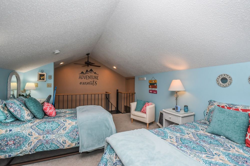House, Multiple Beds, Fireplace, Mountain View