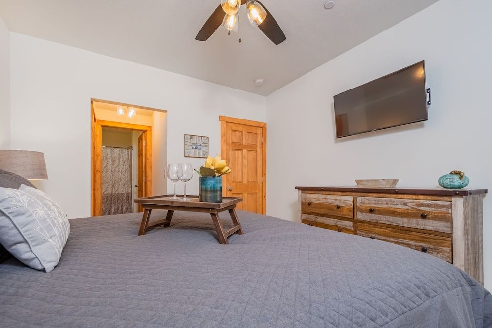 House, Multiple Beds, Hot Tub
