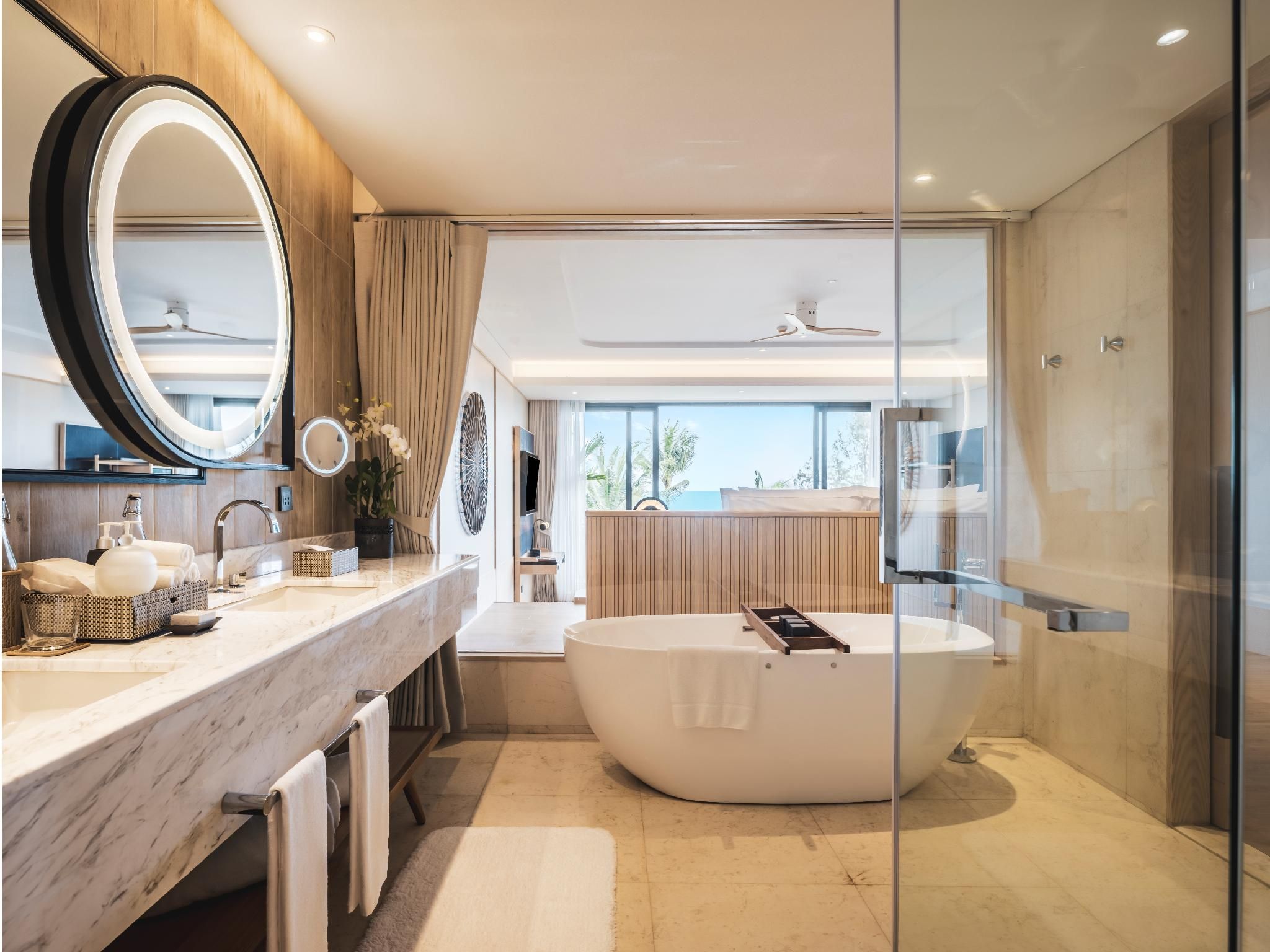 Deluxe Sea View Suite
