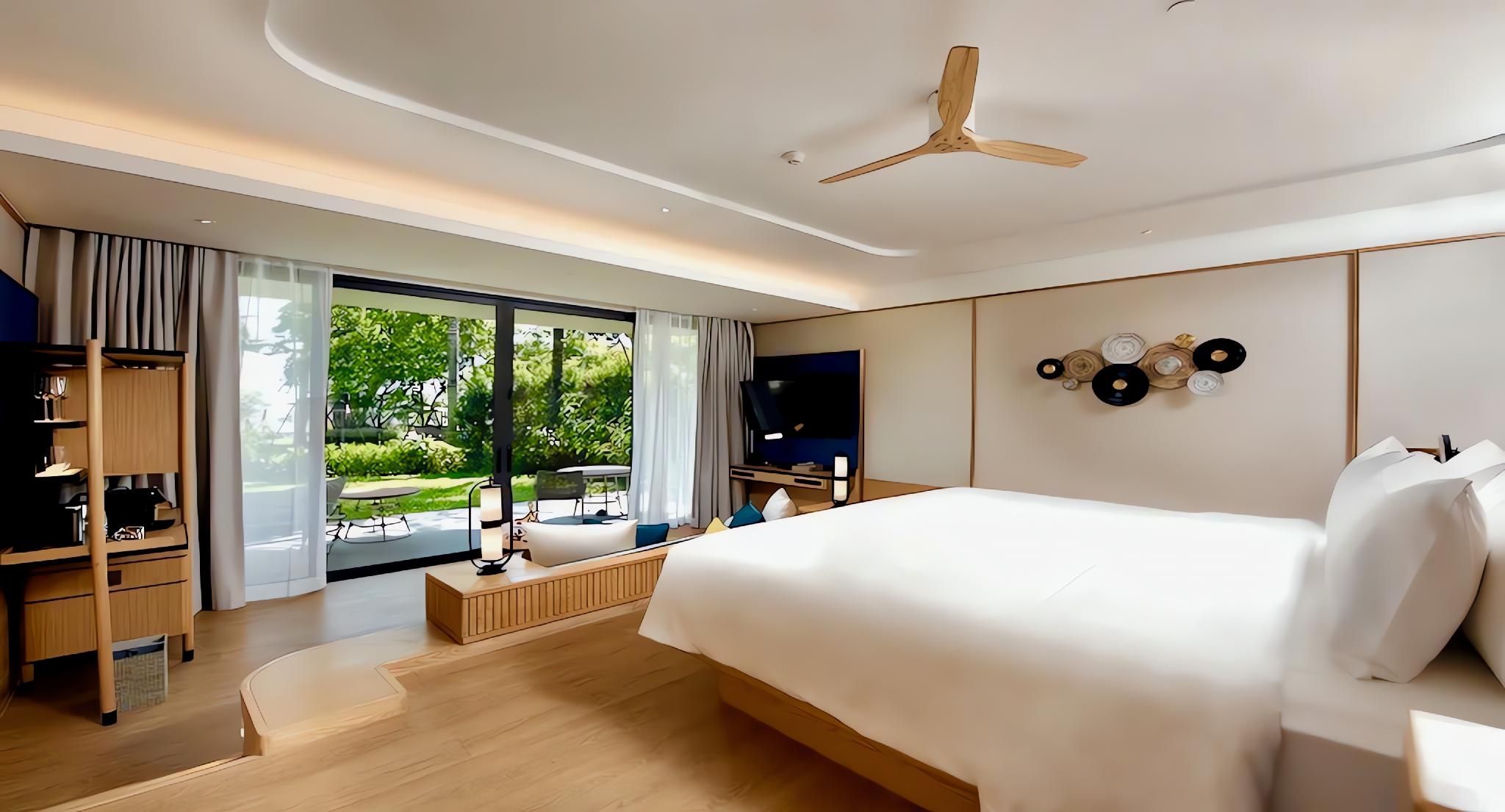 Deluxe Suite with Complimentary Sea Transfers from Phuket
