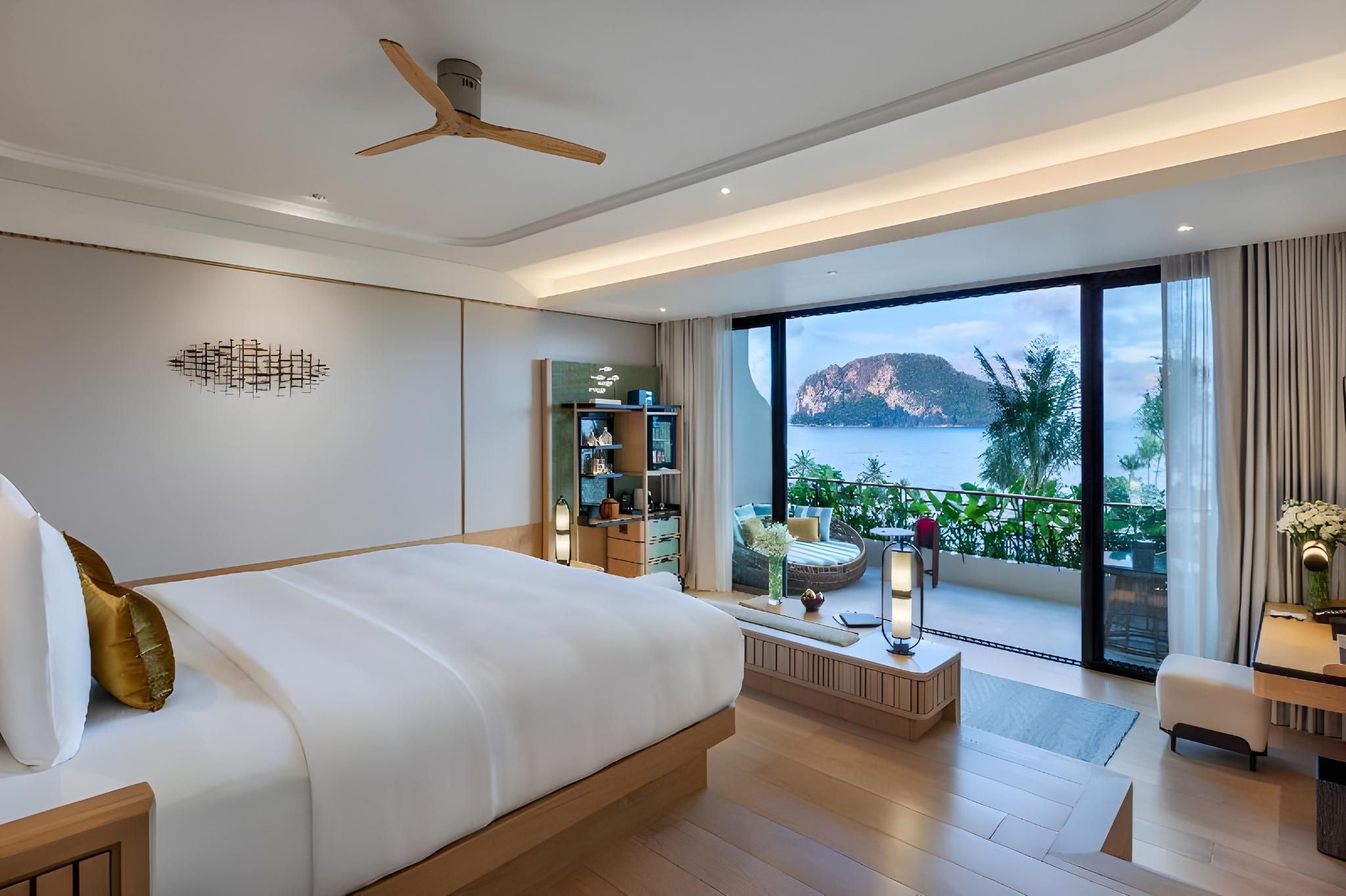 Deluxe Sea View Suite