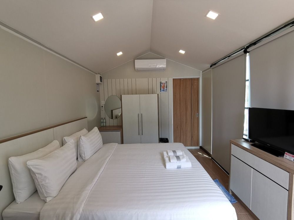 Bangpakong Boat Club Studio King 5