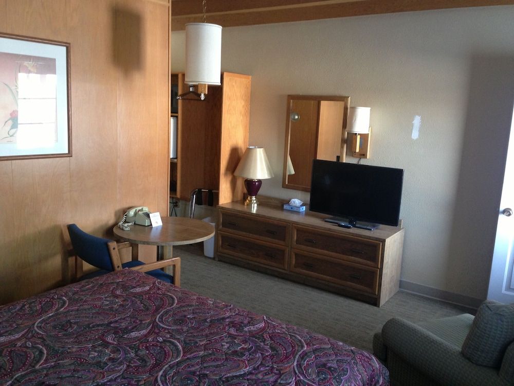 Standard Room, 1 Queen Bed