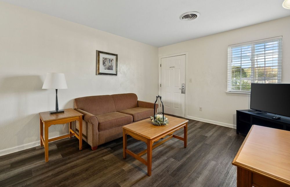 Affordable Suites Graham Standard Suite 7