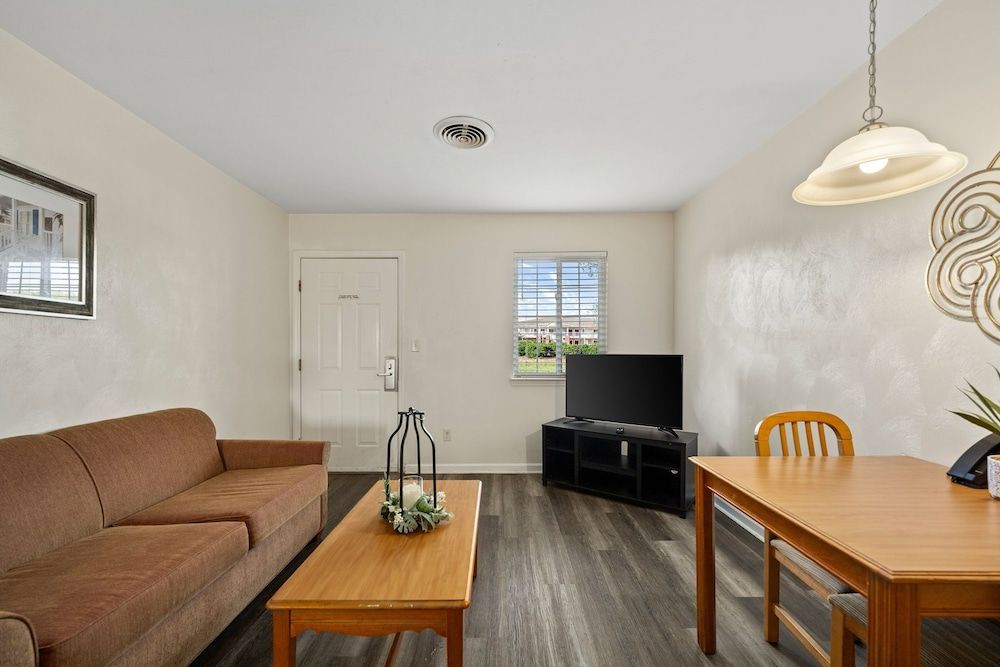 Affordable Suites Graham Standard Suite 6