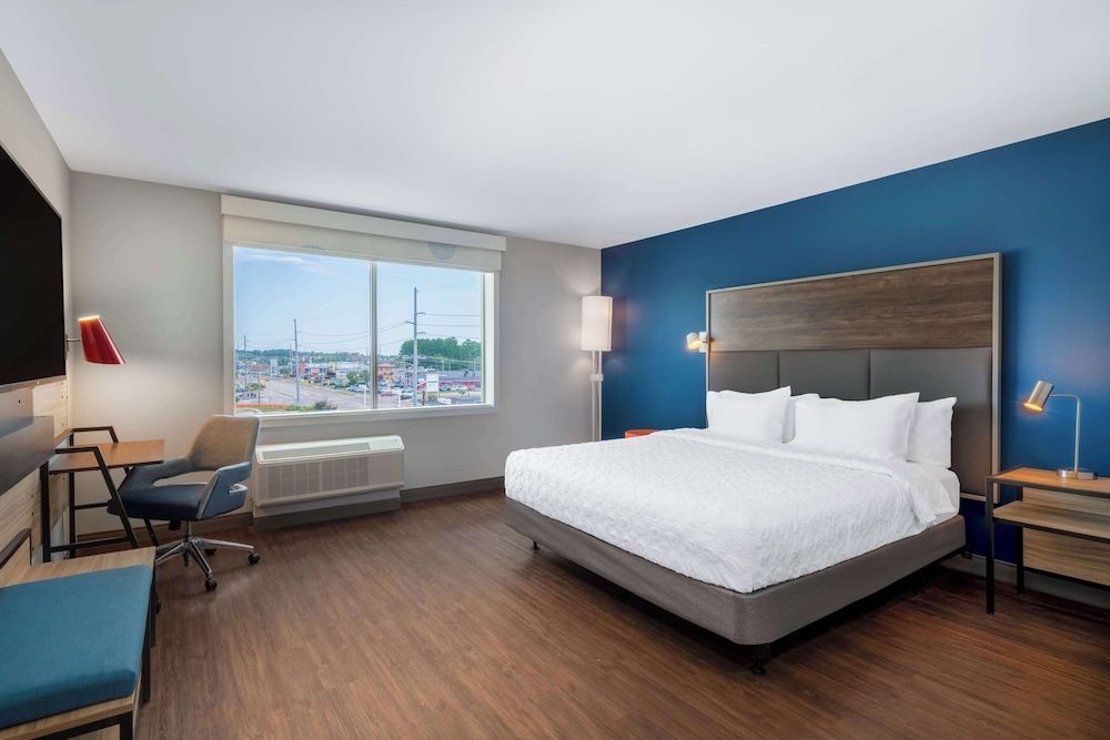 Room, 1 King Bed, Accessible, Bathtub