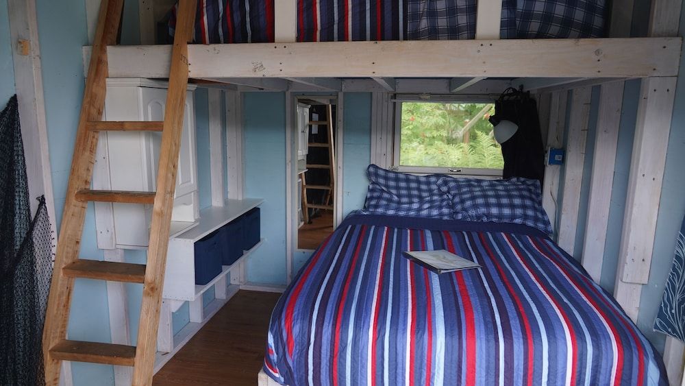 Quadruple Cabin, Shared Bathroom, Humpback Shack, Inn Location