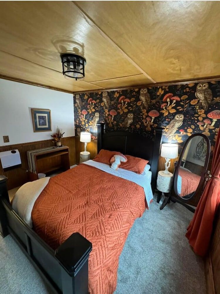 Queen Room, Captains Chambers, Inside Inn with Shared Bathroom, not pet friendly