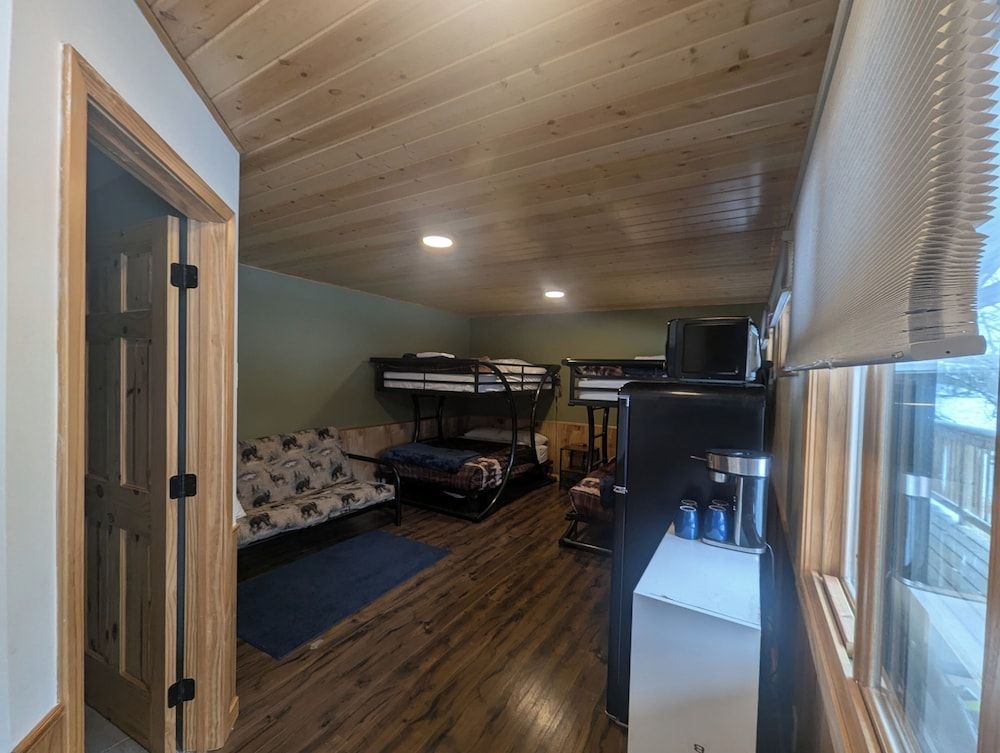 Saganaga Lodge Grand Cabin 11