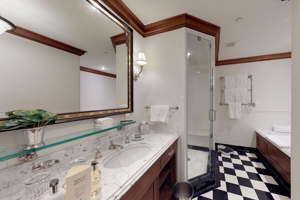 Standard Room, 1 King Bed (Lodge)