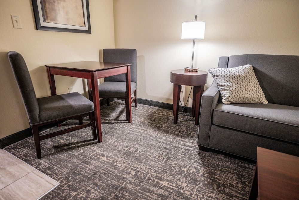 Cobblestone Hotel & Suites - Lamar Suite, 1 King Bed with Sofa bed, Accessible, Non Smoking (Extended Stay Suite) 5