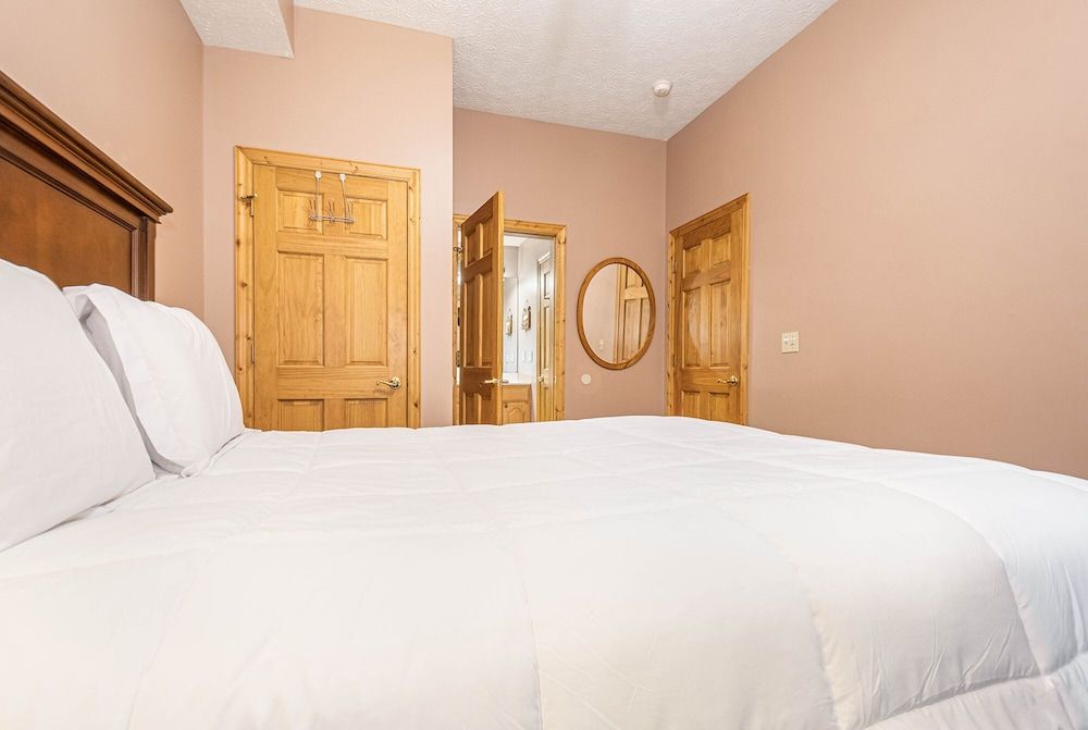 House, Multiple Beds, Hot Tub