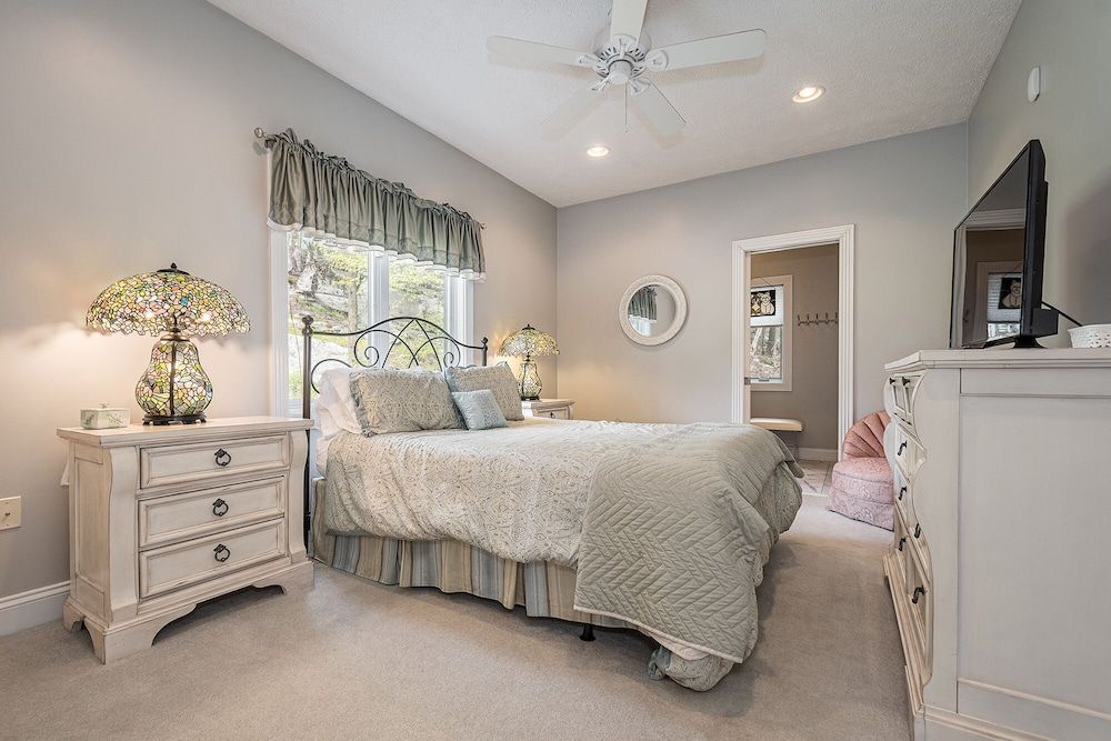 House, Multiple Beds, Hot Tub