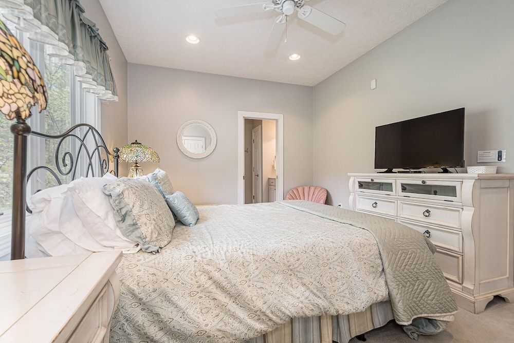 House, Multiple Beds, Hot Tub