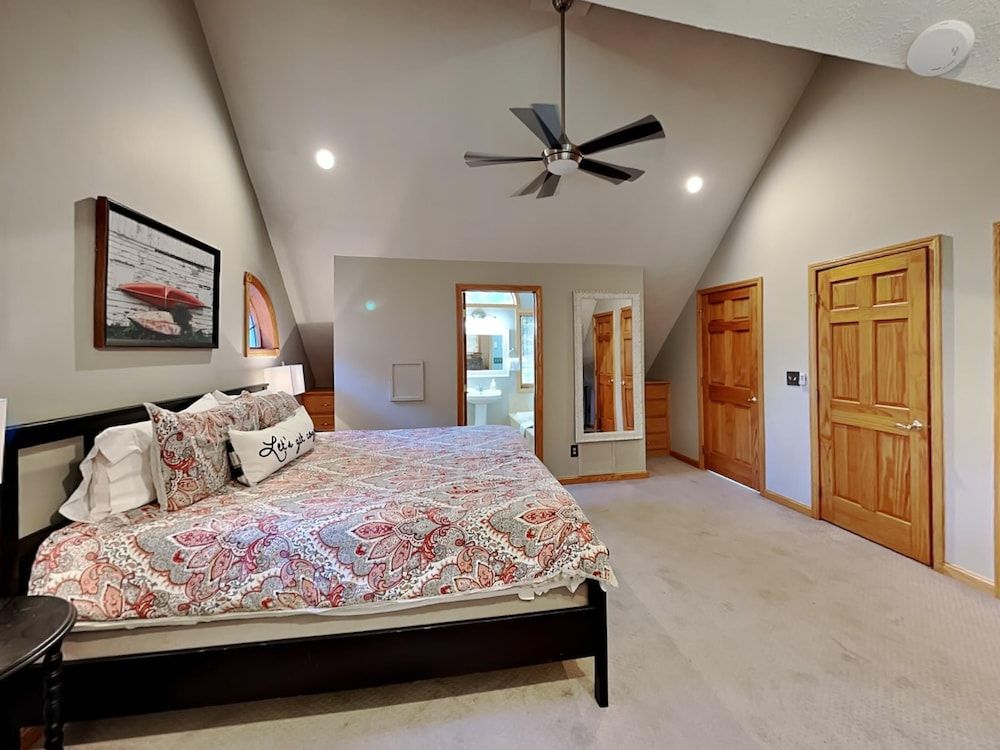 House, Multiple Beds, Hot Tub