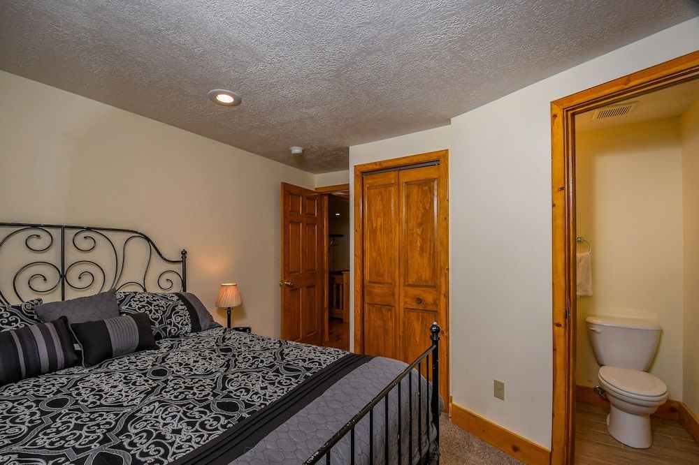 House, Multiple Beds, Hot Tub