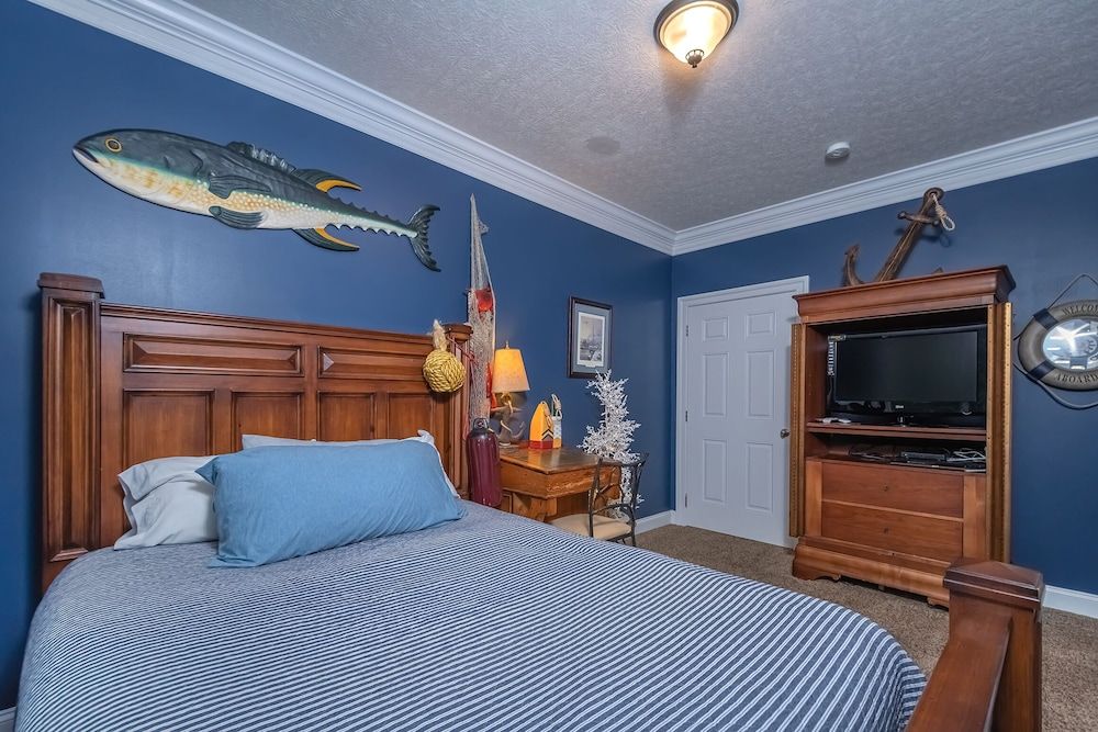 House, Multiple Beds, Hot Tub