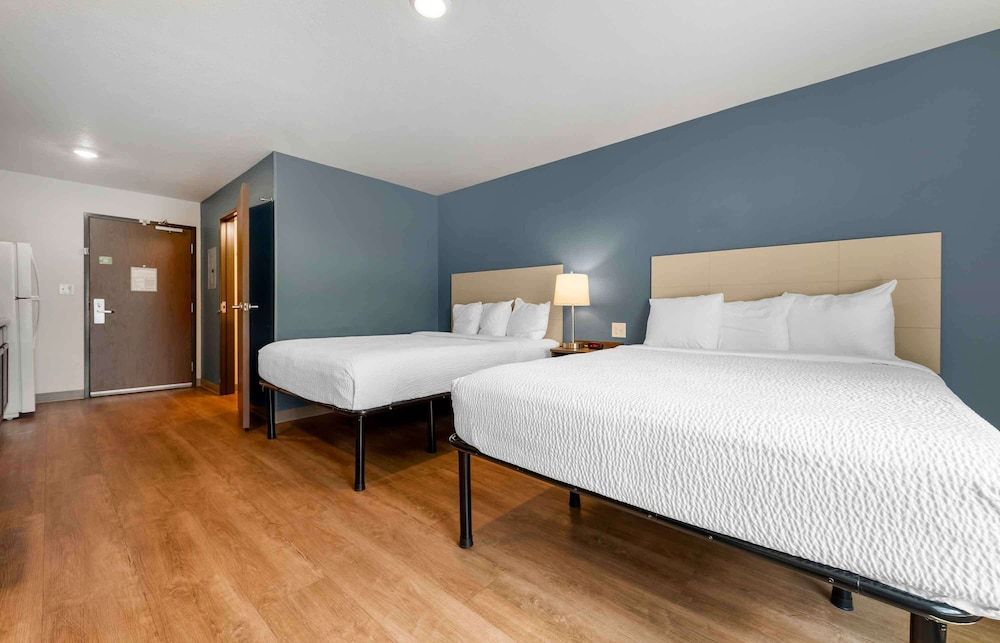 Standard Studio, 2 Queen Beds, Non Smoking, Refrigerator & Microwave