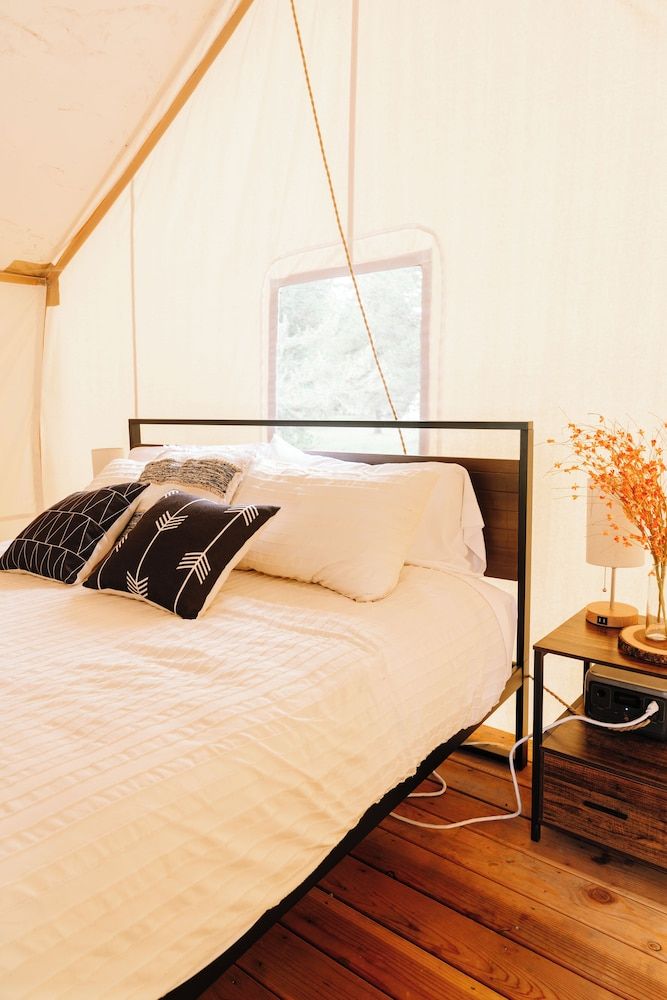 Yellowstone Family Safari Tent, Sleeps 7