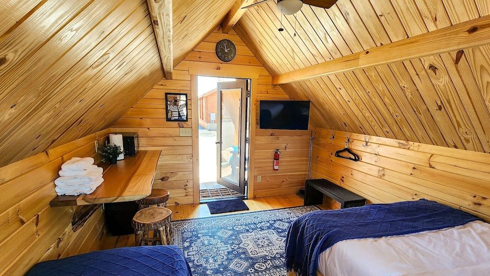 Blue Buffalo Resort Pine Cabin (Dry Cabin - No Running Water) 3