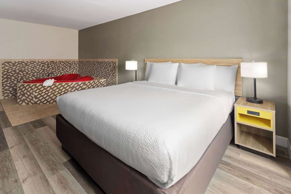 Deluxe Room, 1 King Bed, Non Smoking