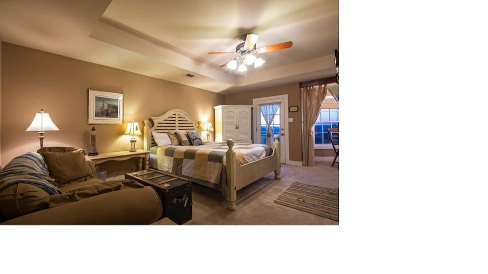 The Captain's Bay Suite