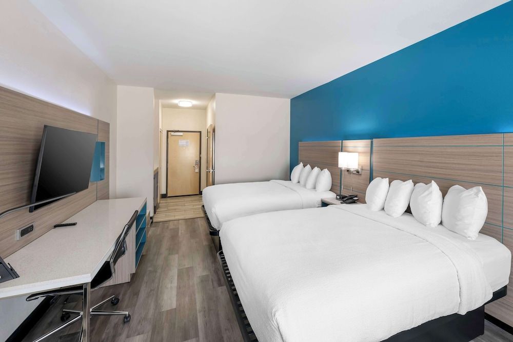 Best Western Plus Executive Residency Carlsbad Hotel Standard Room, 2 Queen Beds, Non Smoking, Kitchen 2