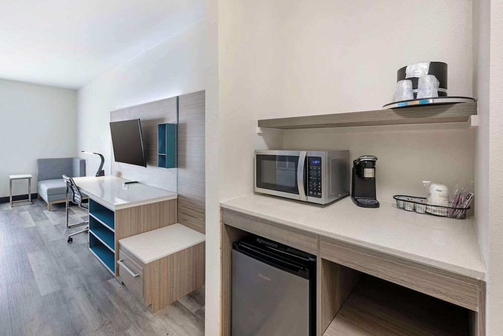 Best Western Plus Executive Residency Carlsbad Hotel Standard Room, 2 Queen Beds, Non Smoking, Kitchen 5