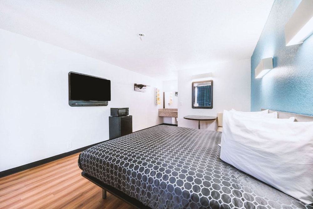 Standard Room, 1 Queen Bed, Non Smoking