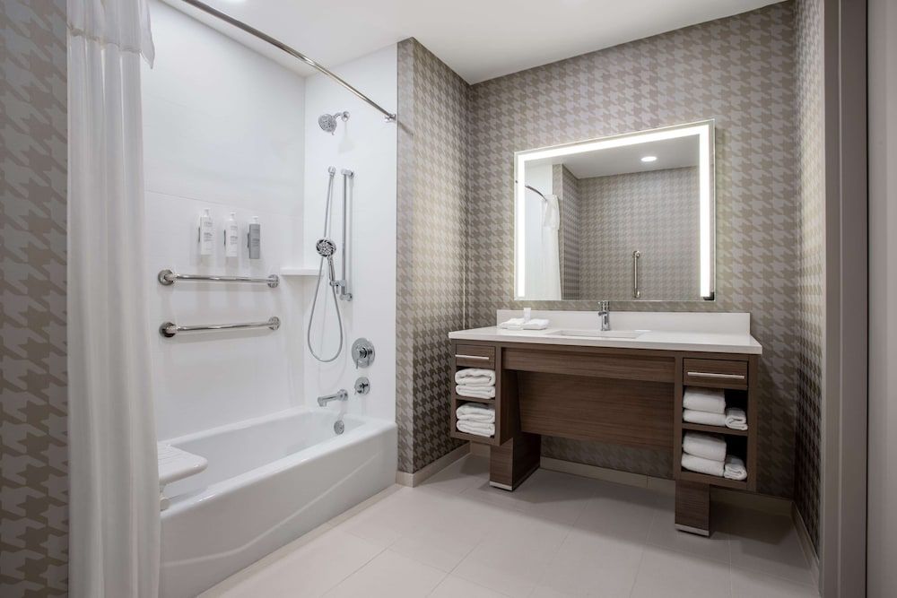 Home2 Suites By Hilton Calhoun Studio, 2 Queen Beds, Accessible, Bathtub (Mobility) 3