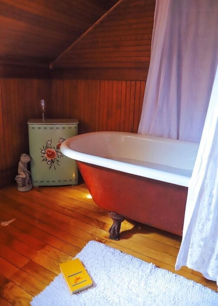 Lake Placid Stagecoach Inn Dewey Day XL Suite 6