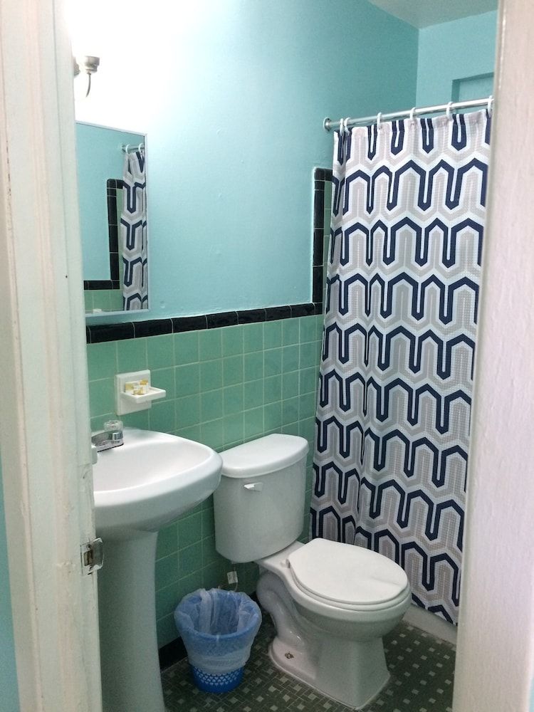 Skylark Motel Room, 2 Double Beds, Non Smoking 5