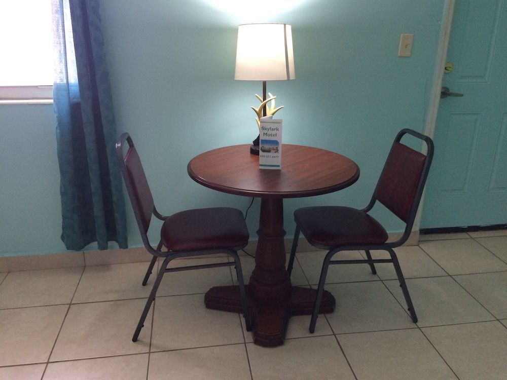 Skylark Motel Room, 2 Double Beds, Non Smoking 2