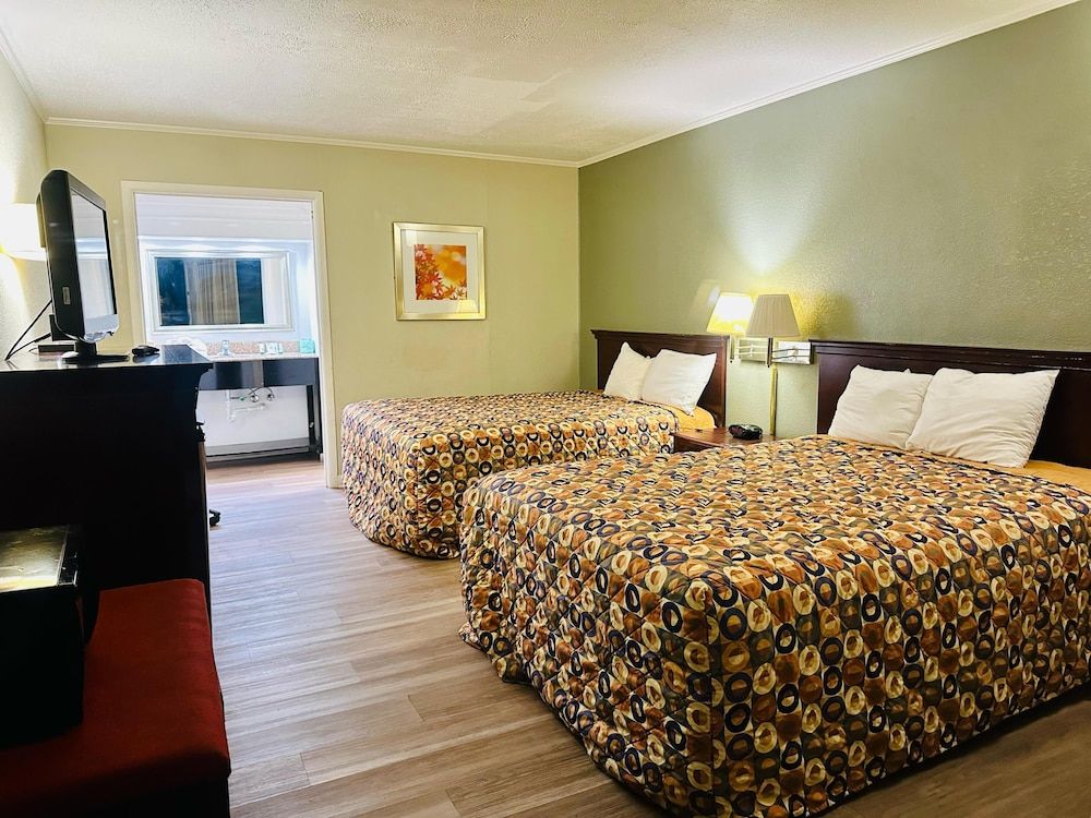 Astoria North Extended Stay Basic Double Room 2