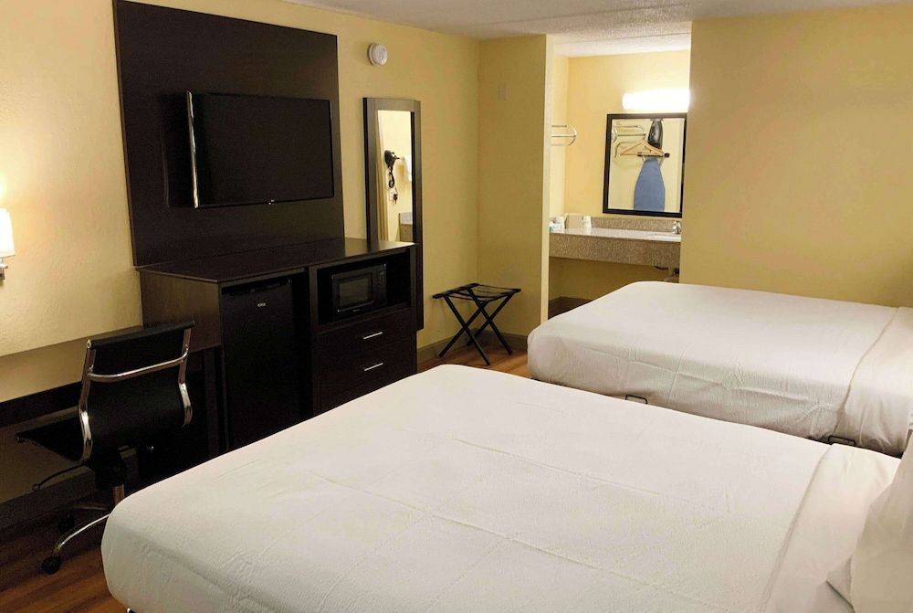 Room, 2 Queen Beds, Non Smoking