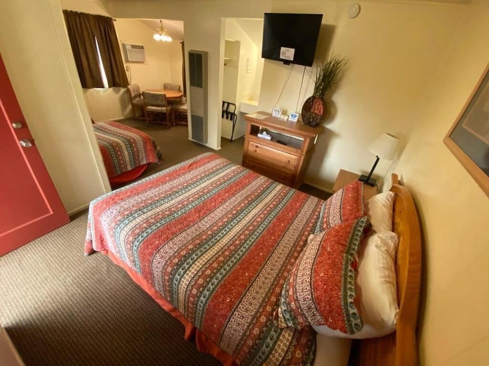 Independence Courthouse Motel Double Room 4