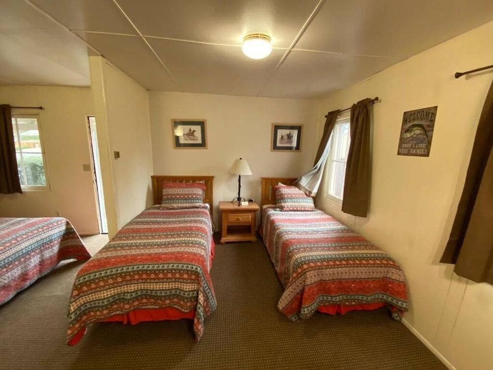 Independence Courthouse Motel Family Room 4