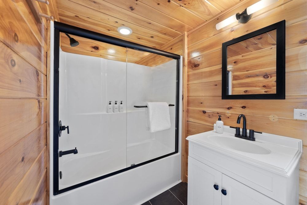 Wolfjaw Lodge Studio Suite with King Bed 3