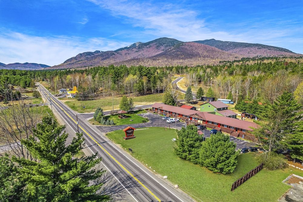 Wolfjaw Lodge Studio Suite with King Bed 2