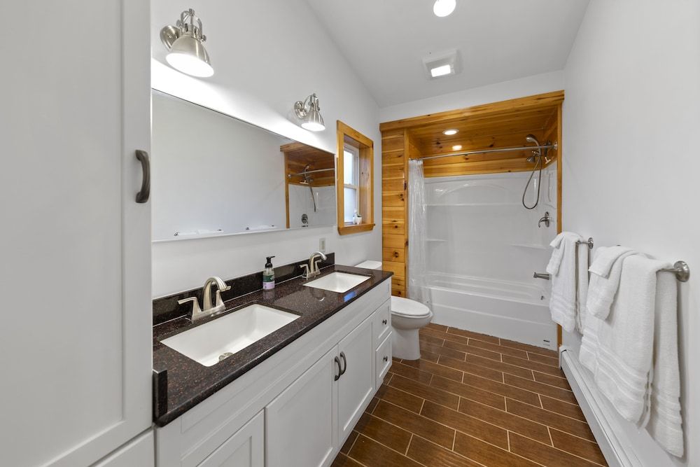 Wolfjaw Lodge Saranac House - 4BD 4