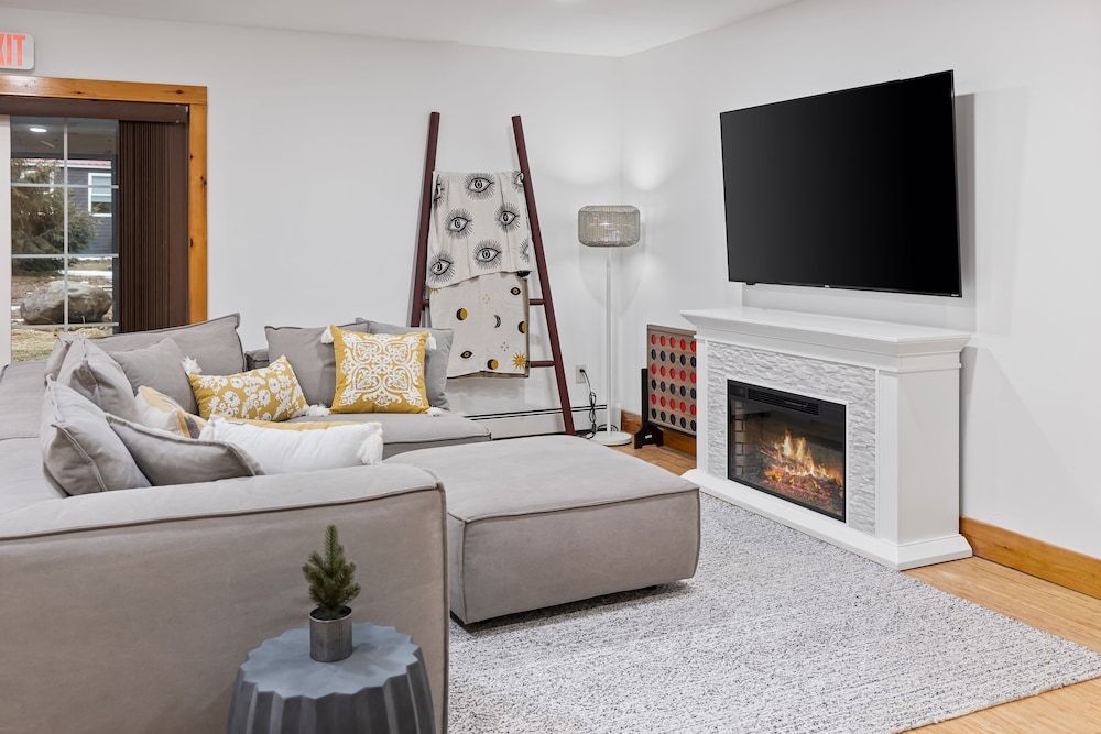 Wolfjaw Lodge Saranac House - 4BD 6