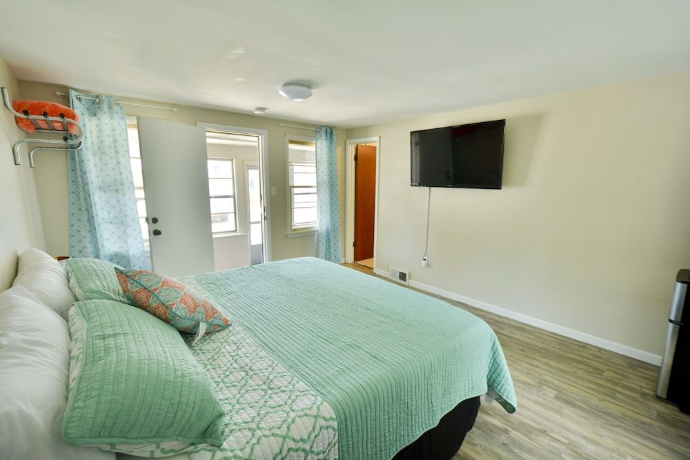 Whitehall Cottages Basic Room, 1 King Bed, Non Smoking 5